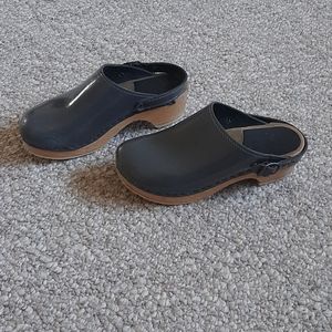 Vollsjo Women's Patent Leather Top Wooden Clogs